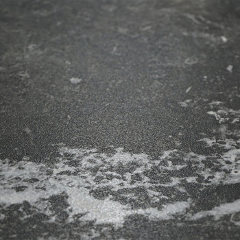 Un azulejo gris oscuro con patrones de mármol blanco se arremolina en la superficie, creando una apariencia texturizada similar 