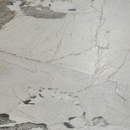 Un azulejo liso y texturizado muestra un patrón de piedra natural con tonos grises claros y beige, con vetas y parches oscuros e Un azulejo liso y texturizado muestra un patrón de piedra natural con tonos grises claros y beige, con vetas y parches oscuros e