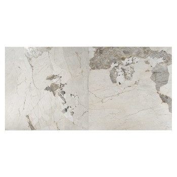Un azulejo cuadrado muestra un patrón de piedra natural con vetas abstractas de color gris y beige, que se asemeja al mármol en 