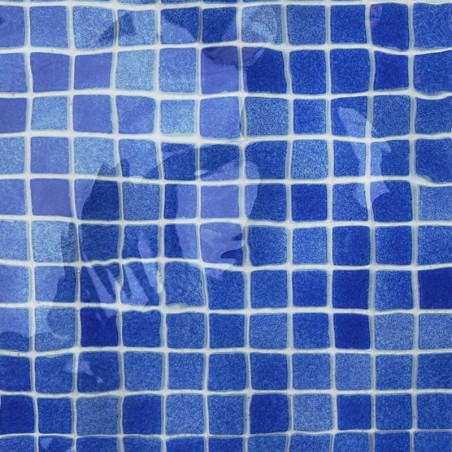Os azulejos quadrados azuis formam um mosaico vibrante, refletindo a luz, criando um efeito cintilante, sugerindo um ambiente aq Os azulejos quadrados azuis formam um mosaico vibrante, refletindo a luz, criando um efeito cintilante, sugerindo um ambiente aq