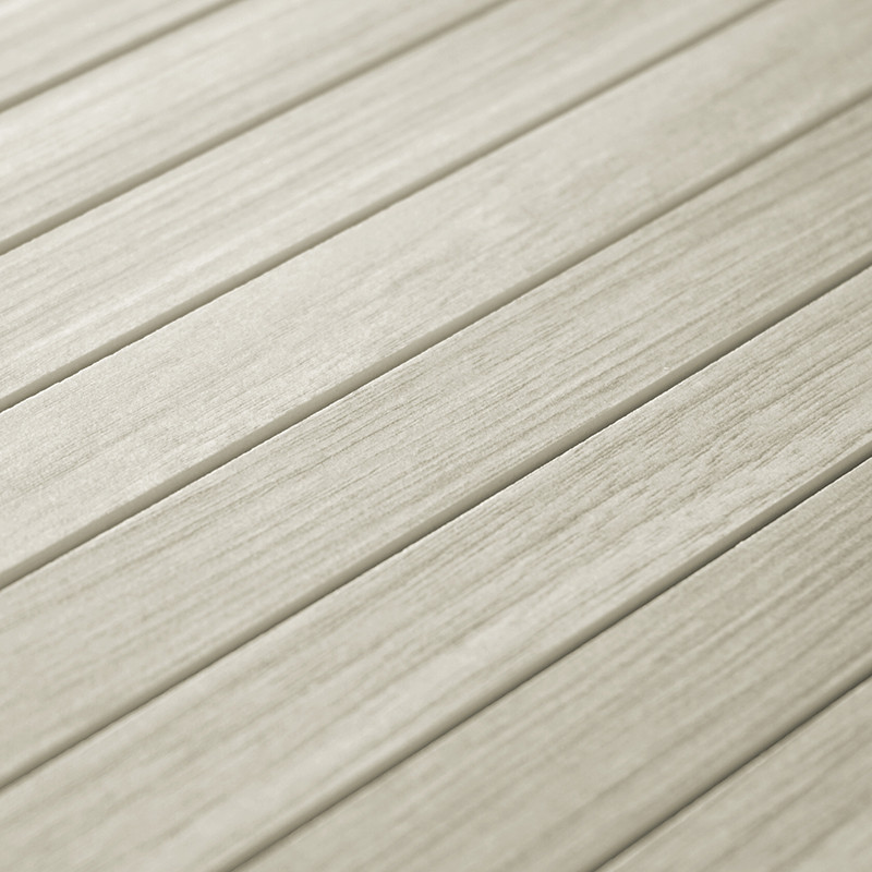 Carreaux rectangulaires lisses et beiges disposés linéairement, ressemblant à des planches de bois, créant un motif uniforme et 
