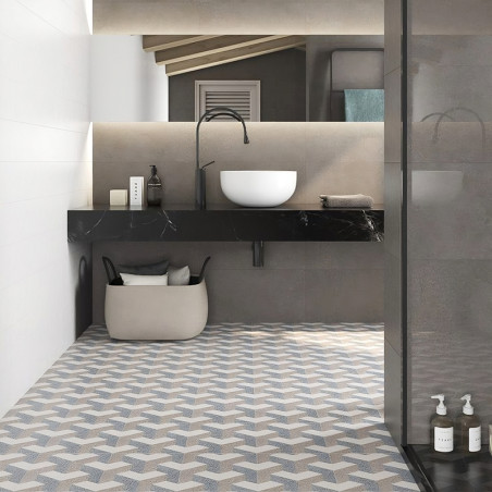 Sechseckige Fliesen bilden ein geometrisches Muster auf dem Badezimmerboden und bilden einen Kontrast zum eleganten, modernen De