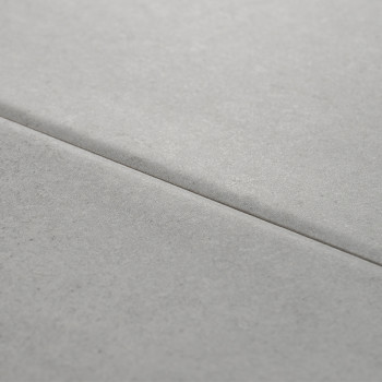 Deux carreaux gris adjacents sont plats, créant une couture subtile au centre. La surface lisse suggère un cadre épuré et modern