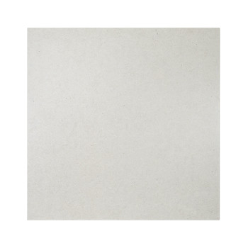 Een effen, lichtgrijze vierkante tegel met een gladde textuur, gelegen tegen een blanco witte achtergrond. Er is geen tekst aanw